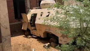 مواطن يفاجأ بوجود دبابة أمام منزله 2 الخرطوم 750x430 1